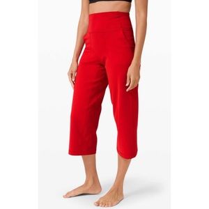 Lululemon Align Wide Leg Crop 23"
Dark Red